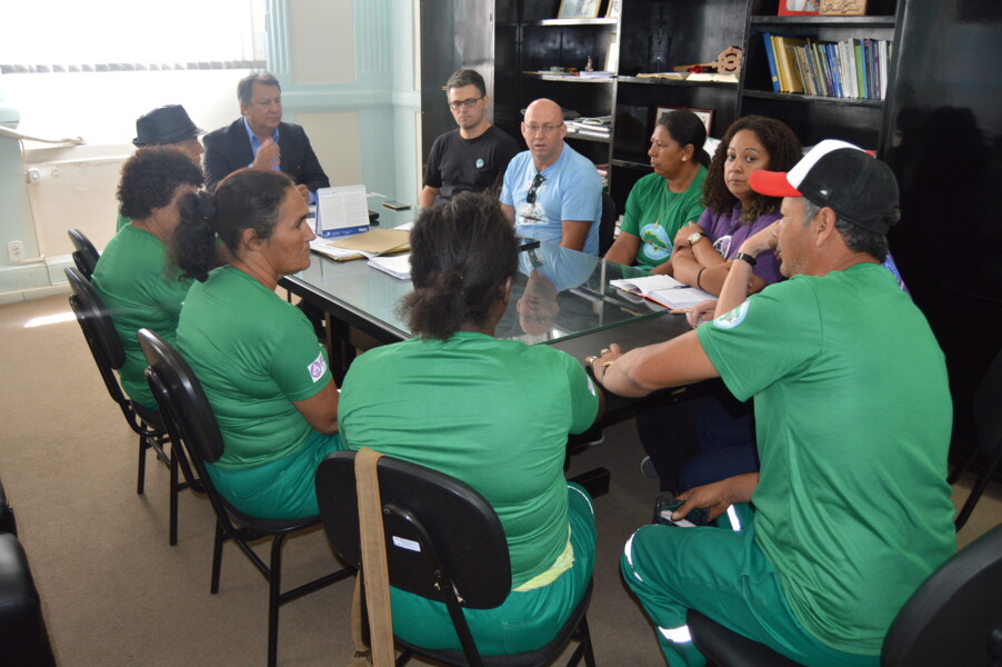 prefeito-recebe-associacao-de-catadores-de-materiais-reciclaveis