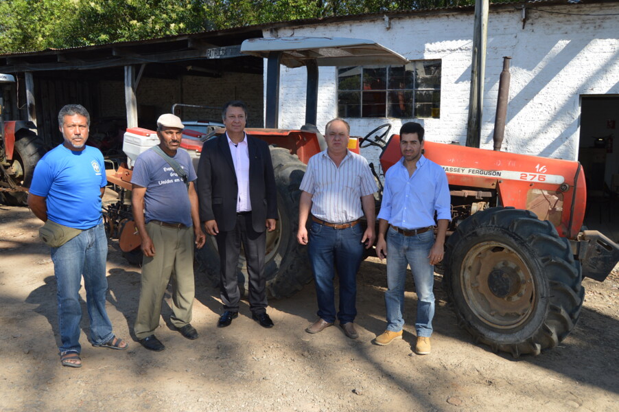 prefeitura-empresta-trator-para-assentamento-ibicui