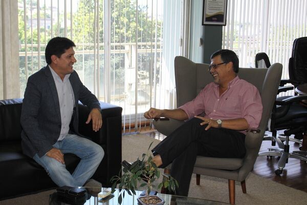 prefeito-em-exercicio-trata-de-espacos-binacionais-em-reuniao-na-intendencia-de-rivera