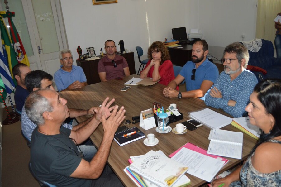 prefeita-em-exercicio-recebe-associacao-dos-apicultores