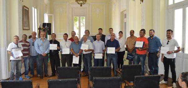 primeira-turma-de-taxistas-recebe-certificados-de-qualificacao-turistica