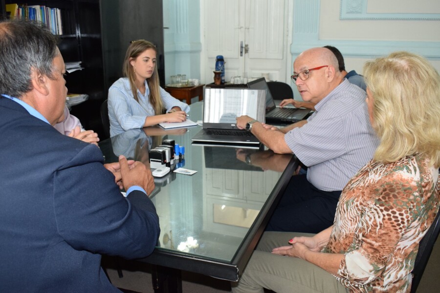 na-prefeitura-equipe-do-complexo-termal-amsterland-apresenta-projeto-de-sustentabilidade-energetica