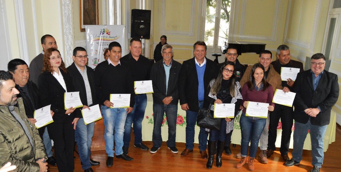 concurso-0012015-dez-novos-servidores-sao-empossados-na-prefeitura