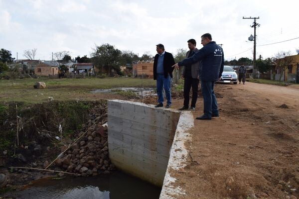 prefeito-e-secretarios-vistoriam-obras-do-governo