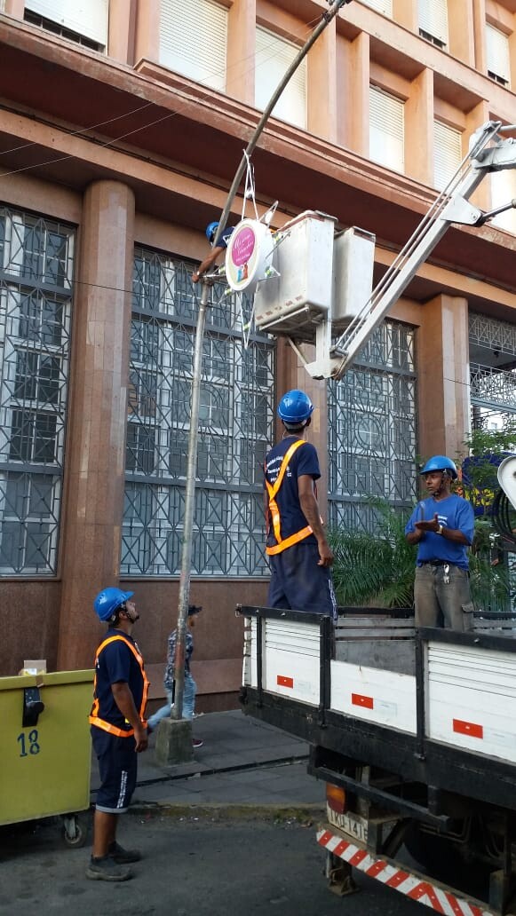 decoracao-natalina-comeca-a-ser-colocada-no-centro