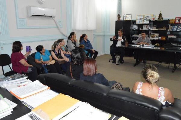 educacao-prefeito-recebe-servidores-e-garante-novo-repasse-do-executivo-para-regularizacao-de-salarios-ainda-nesta-semana