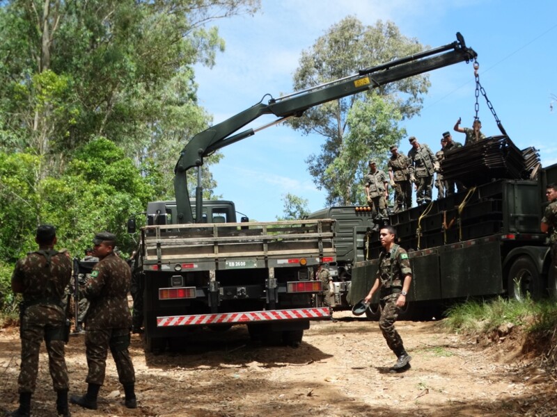 enquanto-prefeitura-reconstroi-ponte-exercito-instalara-ponte-movel-no-passo-do-forno