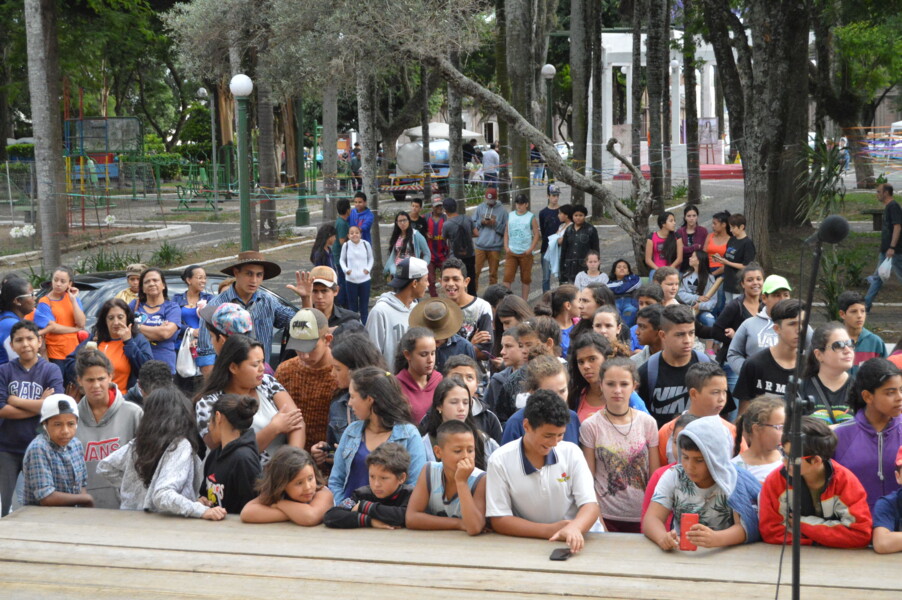 secretaria-de-educacao-promove-o-projeto-arte-na-escola-nas-ruas-no-mundo