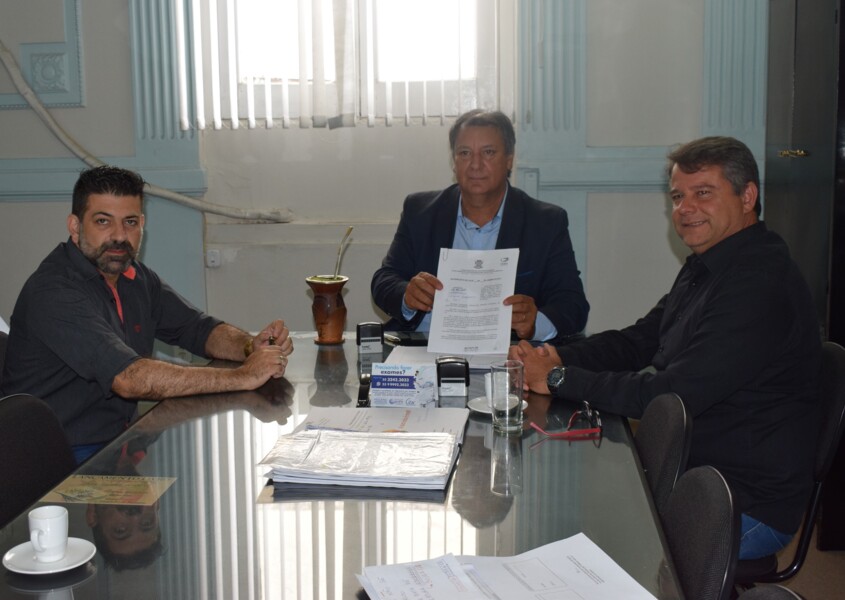 em-visita-ao-prefeito-vereador-marco-monteiro-reapresenta-anteprojeto-e-garante-apoio-ao-governo-na-camara