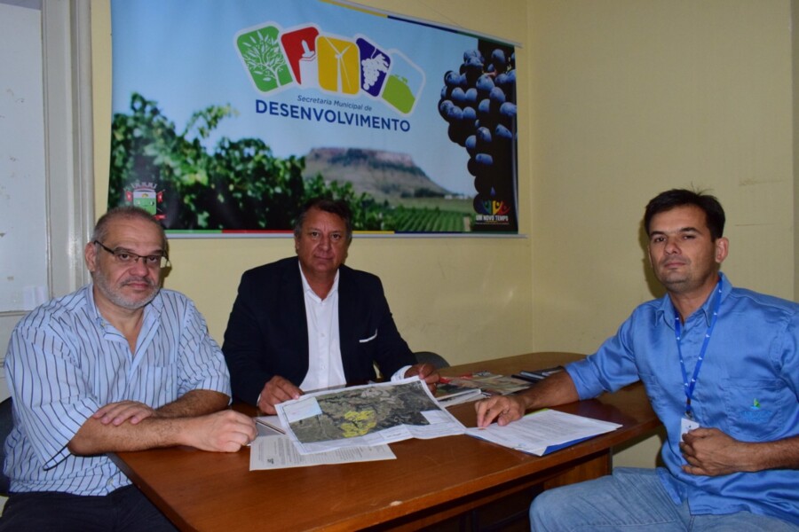 prefeito-secretario-e-gerente-da-eletrosul-discutem-ampliacao-do-complexo-eolico-coxilha-negra