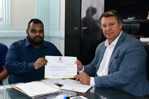 mais-oito-servidores-aprovados-no-concurso-012015-sao-empossados